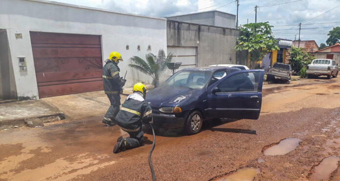 Em Gurupi, carro de passeio ficou parcialmente danificado após incêndio