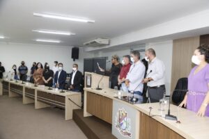 Diversas autoridades e educadores  participaram da solenidade realizada na Câmara Municipal de Gurupi 