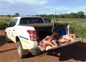 Dois homens que estavam de posse da carne e de armas de fogo foram levados para delegacia de Gurupi