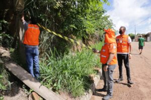 Técnicos da Coordenação de Defesa Civil de Gurupi visitaram pontos críticos de alagamento, que causam riscos de desabamento de residências