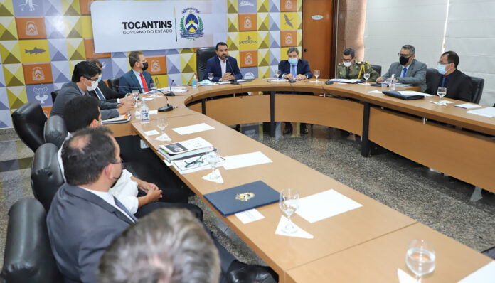 Durante reunião com equipe, nessa terça-feira, 1º de fevereiro, Governador assinou o Decreto nº 6.395, que institui a política de governança pública