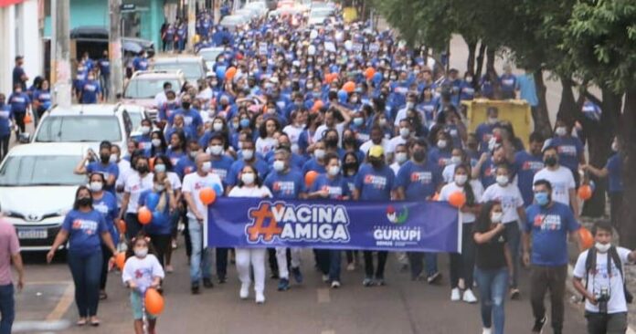 Aproximadamente 600 pessoas escolheram caminhar juntas pela defesa da ampla vacinação em Gurupi.